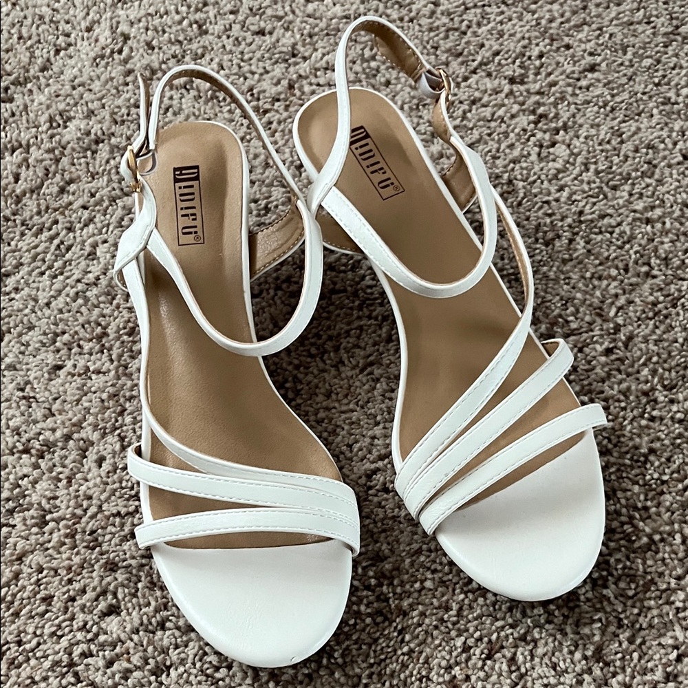 IDIFU White Strappy Heels